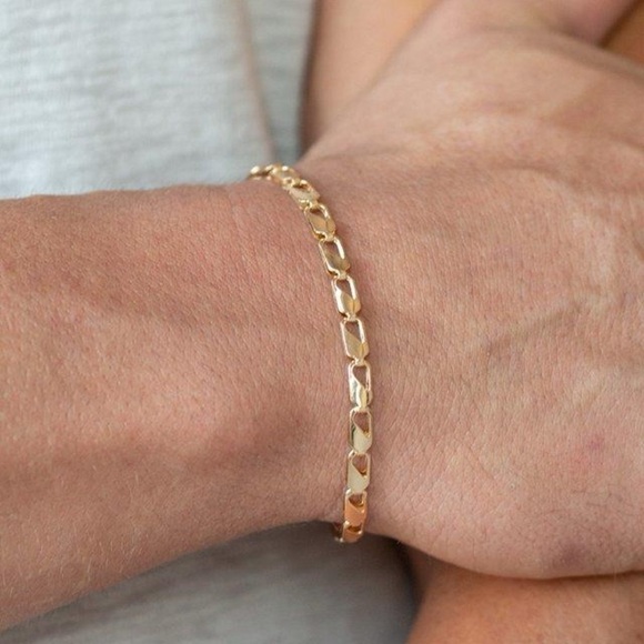 Bracelet - Picture 1 of 2